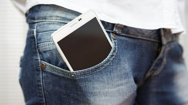 7 причин по которым нельзя носить телефон в кармане