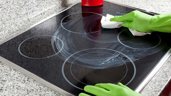 Как очистить поцарапанную индукционную плиту