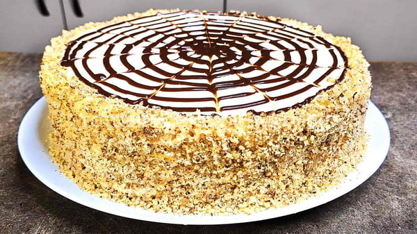Сметанный торт на сковороде: рецепт для настоящих сладкоежек