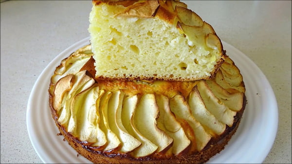 Творожно-яблочный пирог: два самых полезных продукта в одном десерте