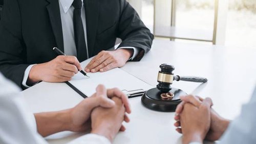 Чим зарадить адвокат з розлучень?