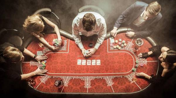 Особенности выбора покерного стола для домашней игры