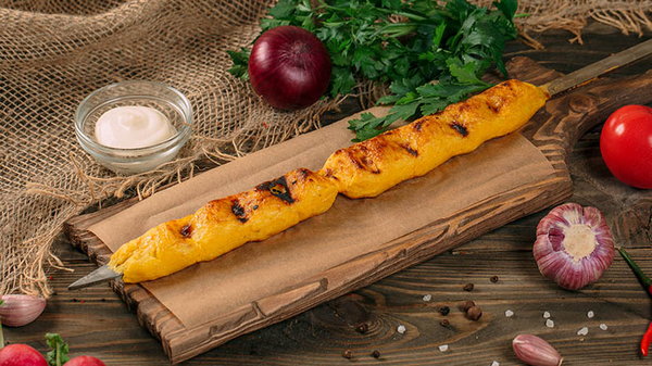 Если уж гарнир к шашлыкам, то тоже на шампурах: люля-кебаб из картофеля