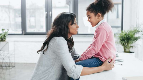 12 фраз, которые могут навсегда испортить жизнь вашей дочери