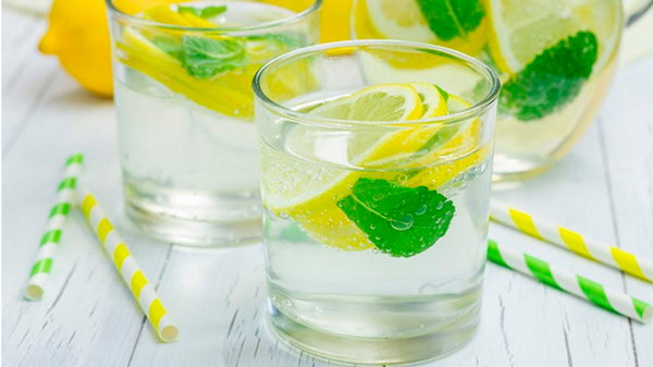 7 причин выпить стакан воды с лимонным соком!