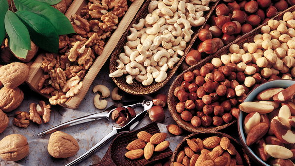 Крепкие и вкусные: в чем польза орехов для женщин