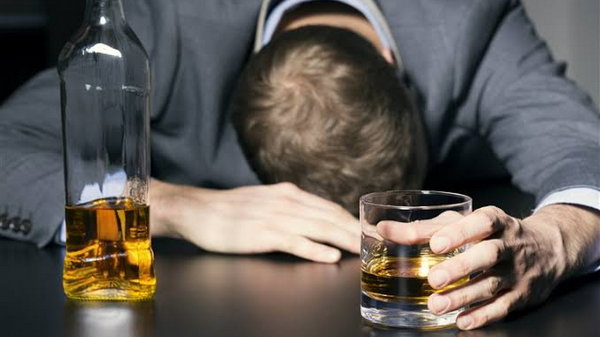 Алкоголизм ведет к разрушению здоровых клеток