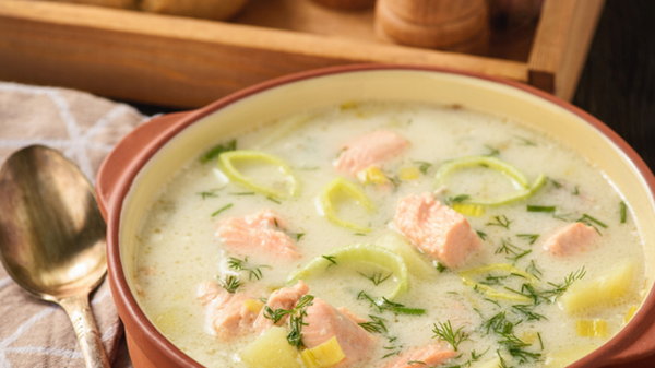 Суп с лососем и луком