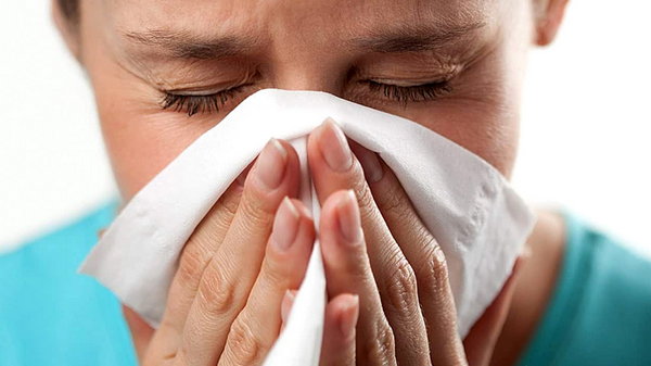 Хронический аллергический насморк: как правильно лечить