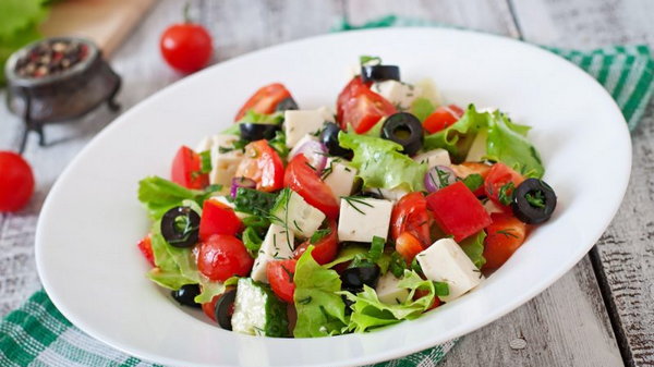 Как приготовить греческий салат по всем правилам